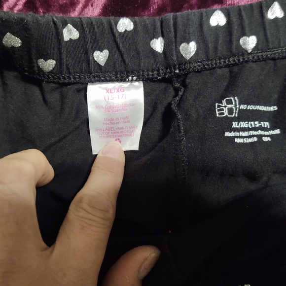 No Boundaries silver hearts capris size 15-17 - Picture 3 of 3